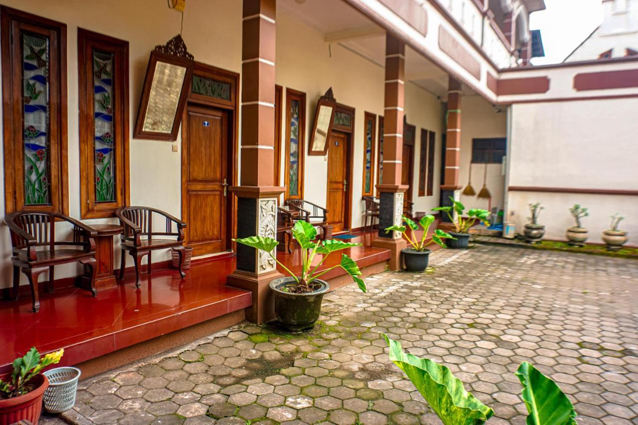 Hotel Laweyan Solo Екстер'єр фото