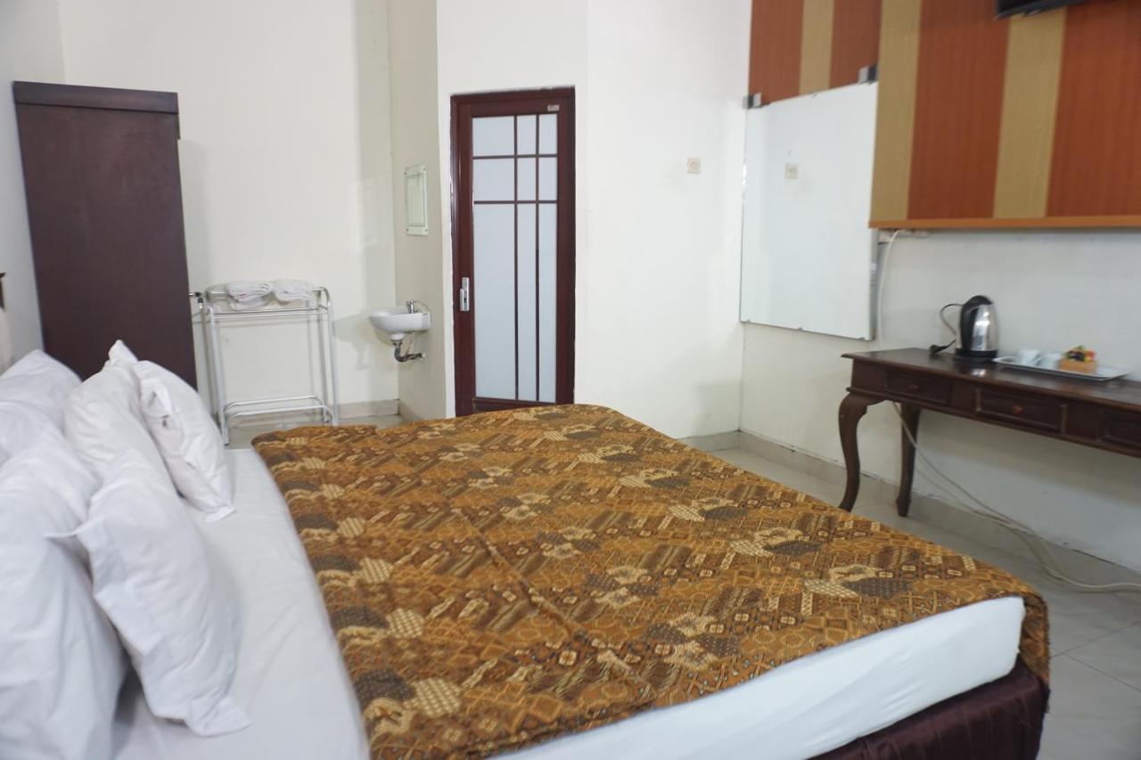Hotel Laweyan Solo Екстер'єр фото