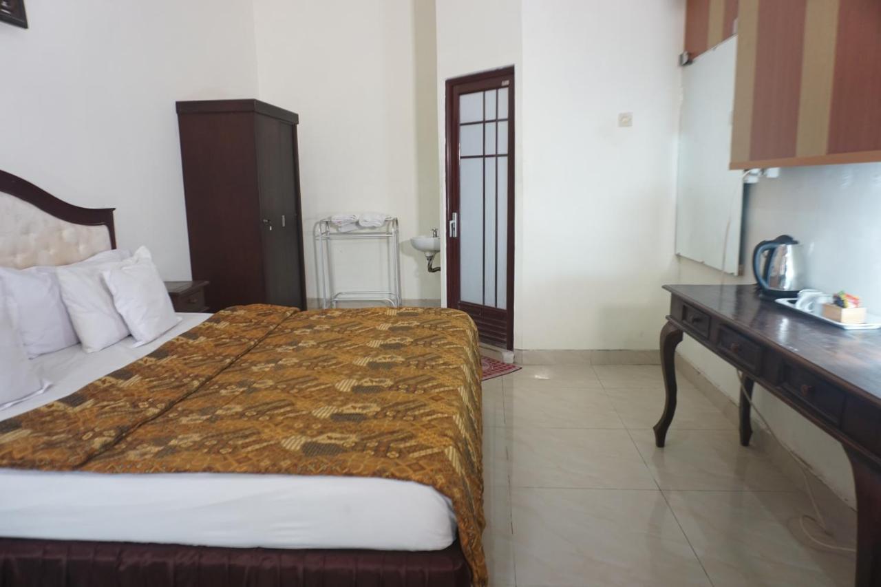 Hotel Laweyan Solo Екстер'єр фото