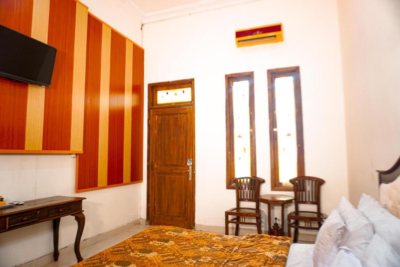 Hotel Laweyan Solo Екстер'єр фото