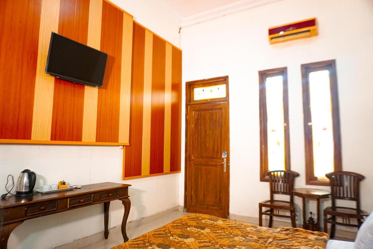 Hotel Laweyan Solo Екстер'єр фото