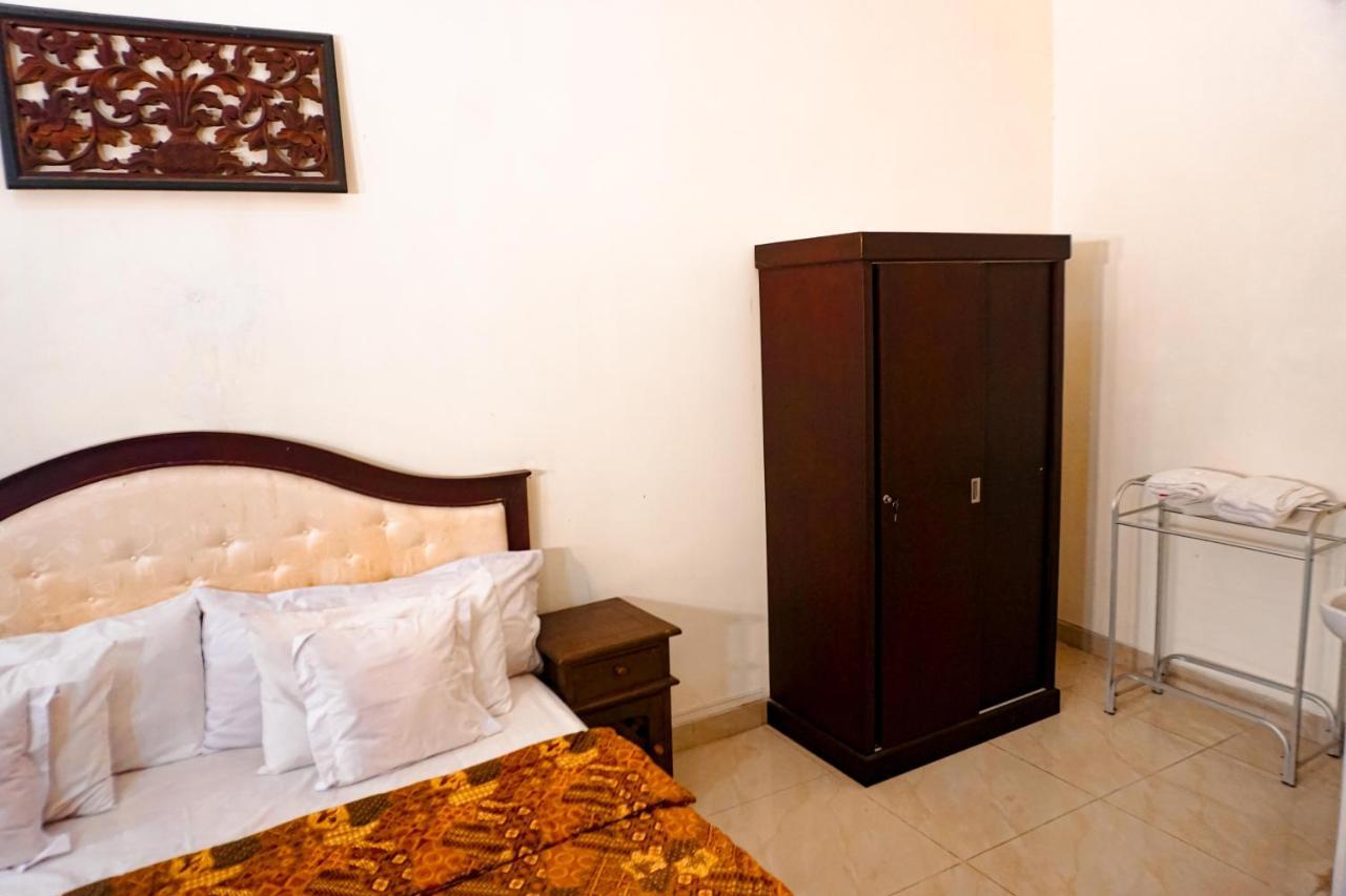 Hotel Laweyan Solo Екстер'єр фото