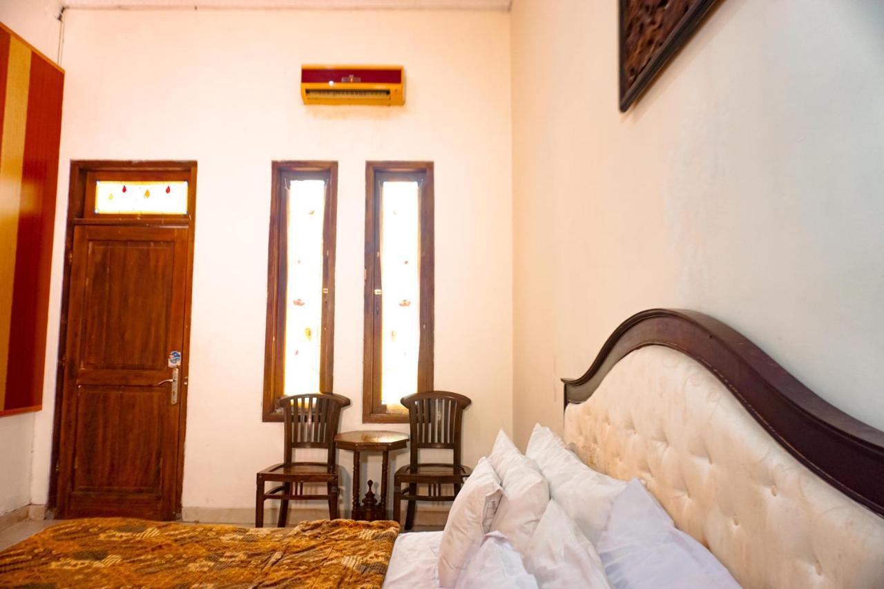 Hotel Laweyan Solo Екстер'єр фото
