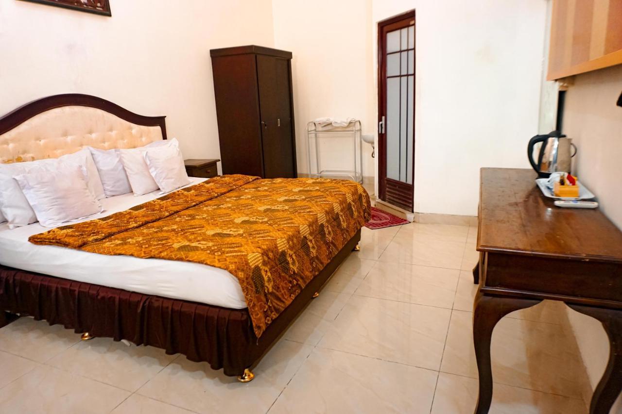 Hotel Laweyan Solo Екстер'єр фото
